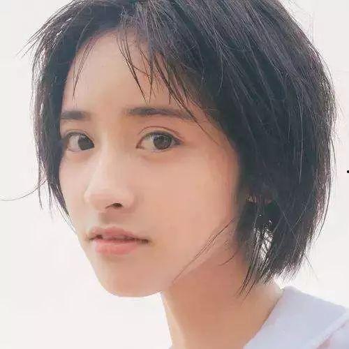 黄旭熙爆料女孩长相视频,颜值爆表，网友直呼惊艳